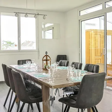 4 Bedroom Beautiful In Pirou