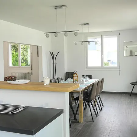 4 Bedroom Beautiful In Lejlighed Pirou