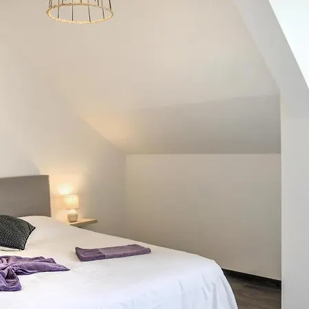 4 Bedroom Beautiful In Pirou