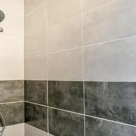 4 Bedroom Beautiful In Pirou