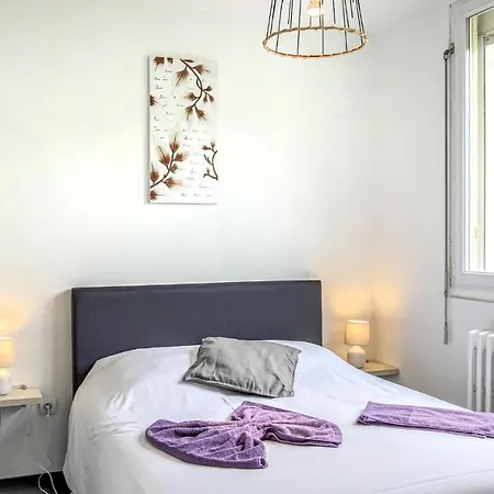 4 Bedroom Beautiful In Apartamento