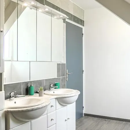4 Bedroom Beautiful In *